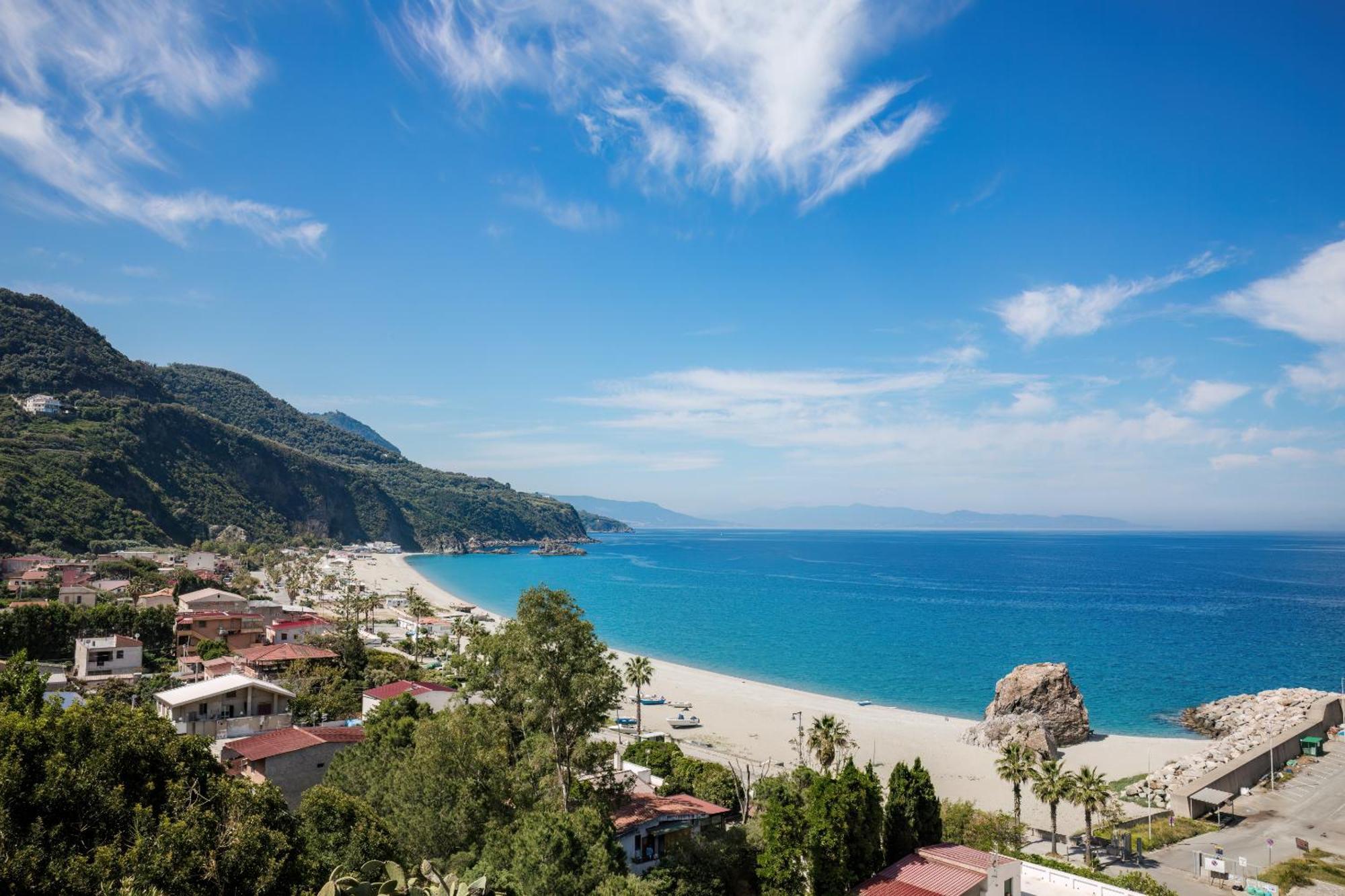 Sole Mare Apartment Gioia Tauro Bagian luar foto